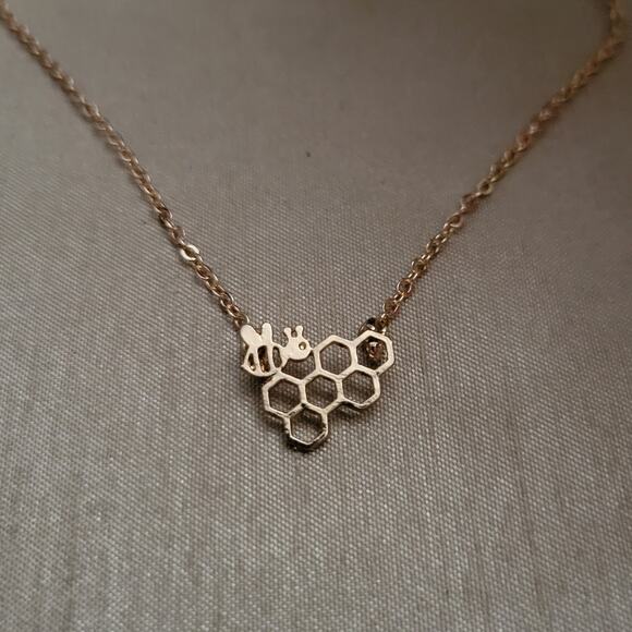 Gold tone bee and honeycomb and bumblebee necklace - Picture 1 of 2